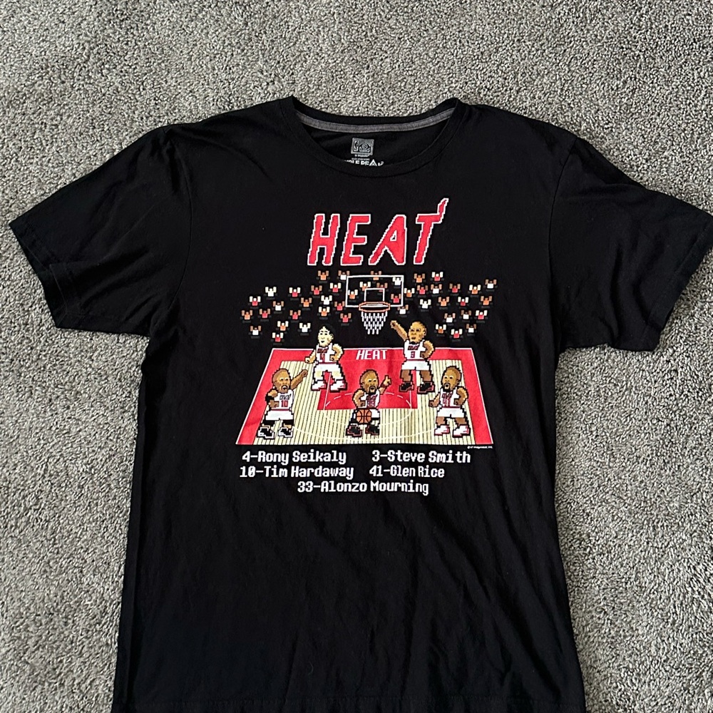 Vintage NBA Majestic Miami Heat Pixel Graphic Tee Men’s Size Large